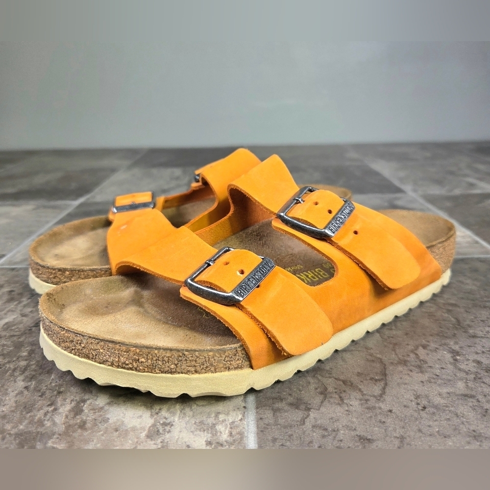 BIRKENSTOCK ARIZONA NUBUCK LEATHER SANDALS. - Picture 3 of 12
